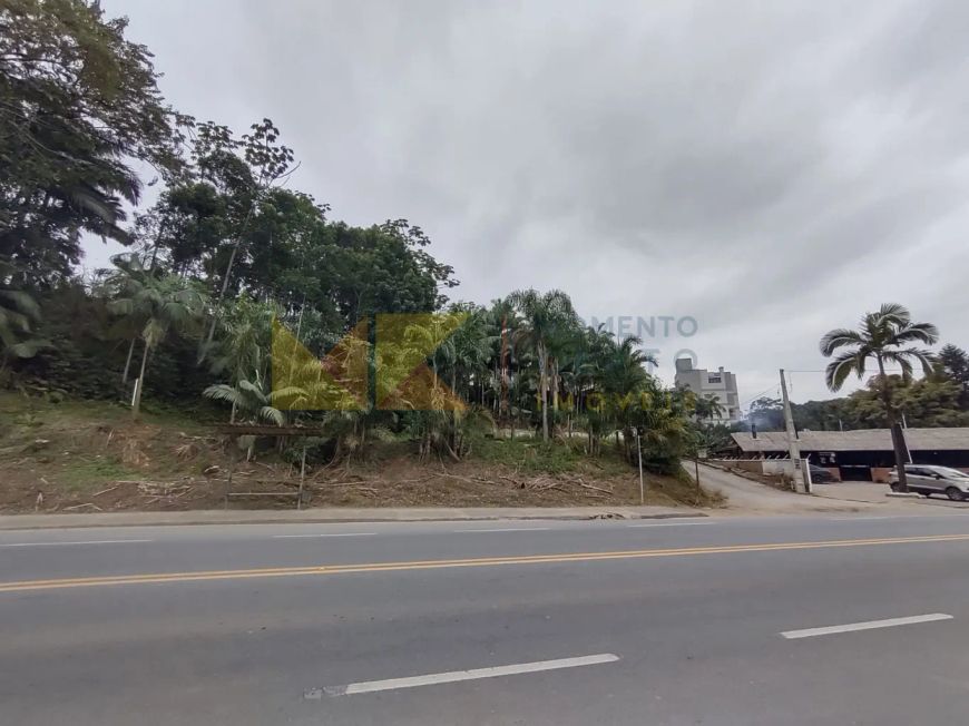 Excelente oportunidade para investidor e construção de galpão para locação. Proprietário aceita imóv