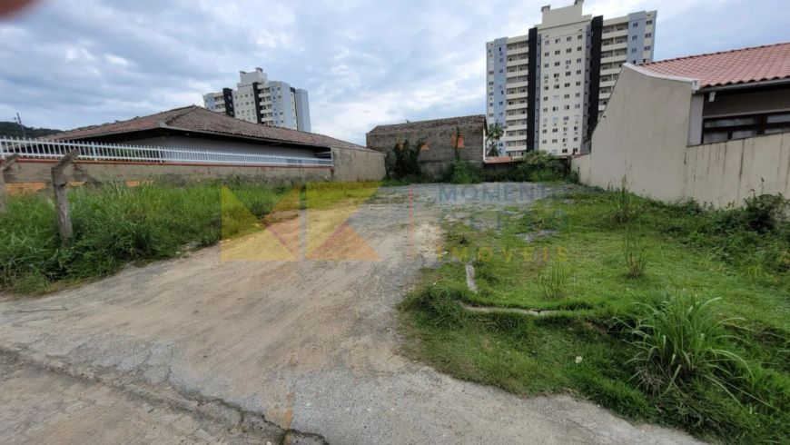 Terreno, ótima localização, bairro da Velha Central, a poucos metros da Rua dos Caçadores, imediaçõe