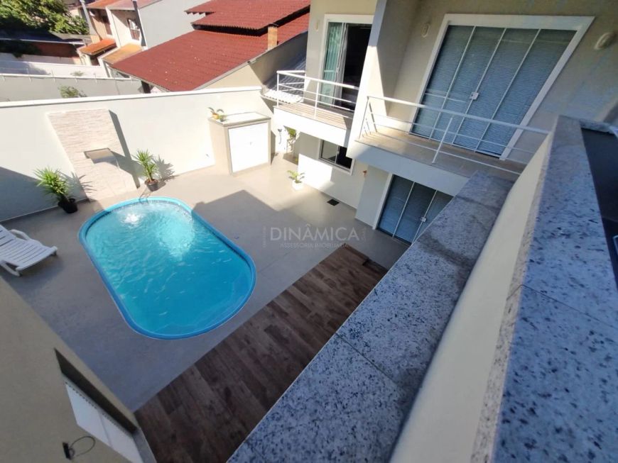 Belíssima casa mobiliada com piscina a venda no bairro Salto Weissbach!