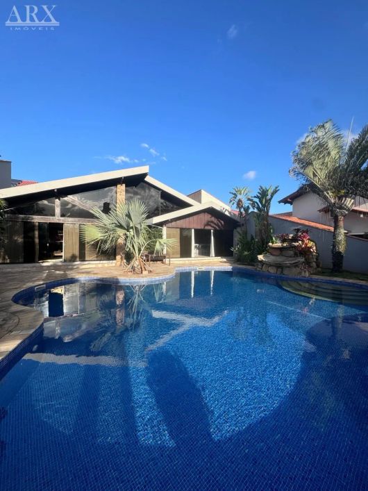 Lindíssima casa com piscina na Itoupava Norte.