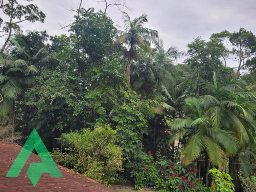 Amplo terreno com casa à venda, no Bairro Fortaleza Alta!