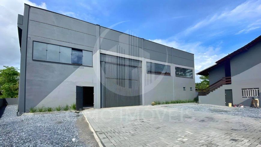 Galpão com Casa Comercial à venda no bairro Passo Manso em Blumenau - 565m²