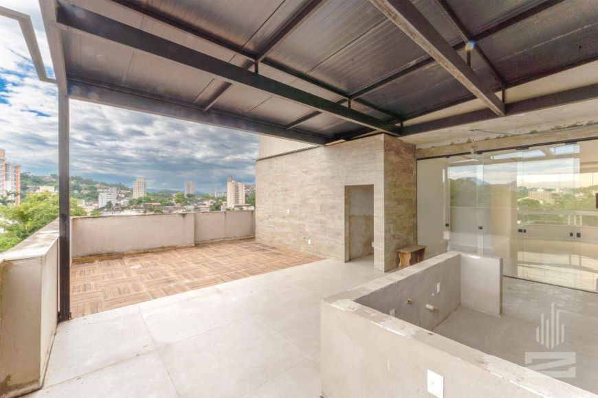 Cobertura à Venda com 3 Suítes e 153m² no bairro Água Verde em Blumenau