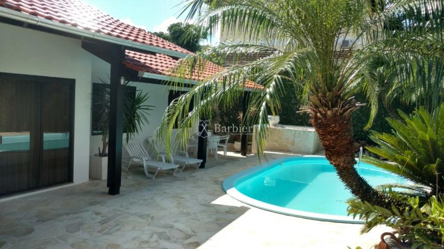 Casa com 03 quartos com 206,00m² à venda por R$ 950.000,00 no bairro Velha em Blumenau/SC