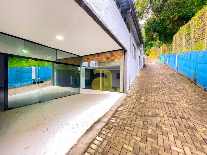 AMPLO GALPÃO NA VELHA COM AMPLO ESTACIONAMENTO 820m²