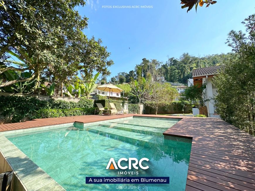 ACRC Imóveis - Casa para Venda no Bairro Escola Agrícola.