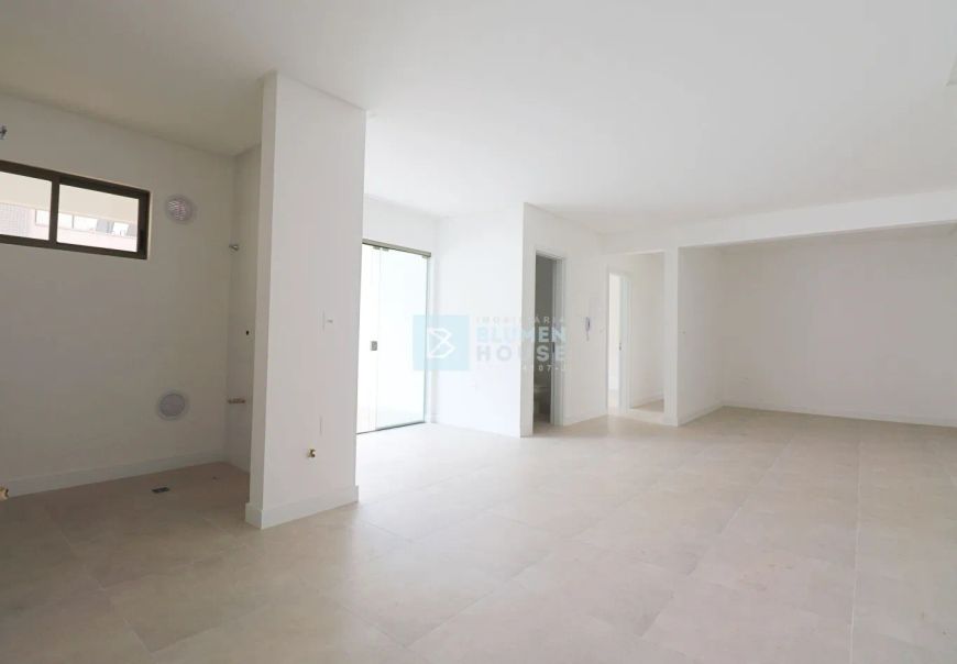 Amplo apartamento com 3 suítes em Meia Praia, Itapema!