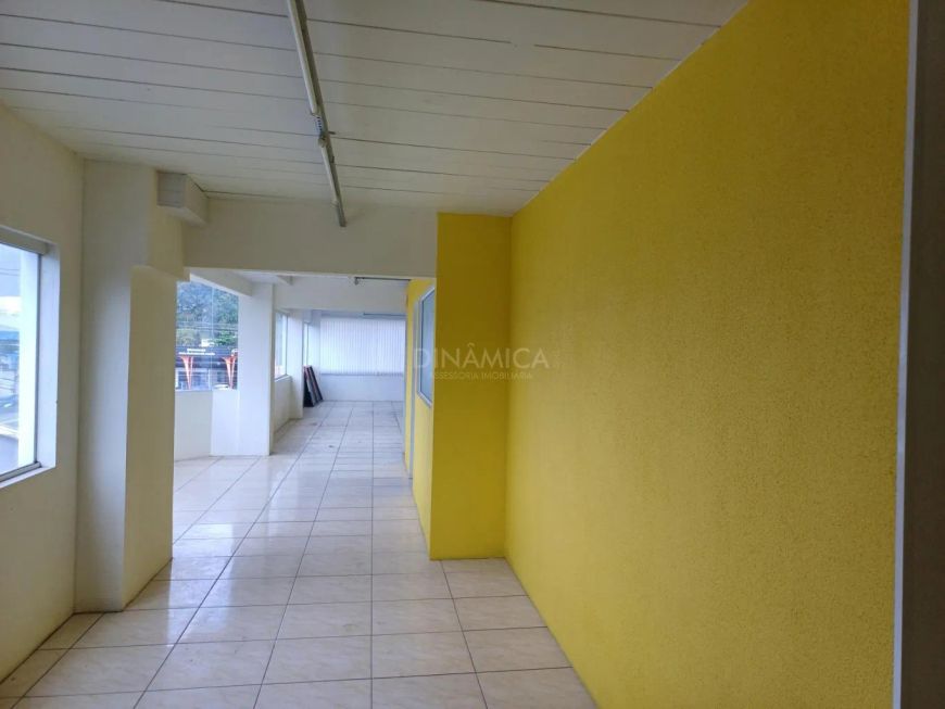 Sala comercial com 375m² com andar inteiro a sua disposição.