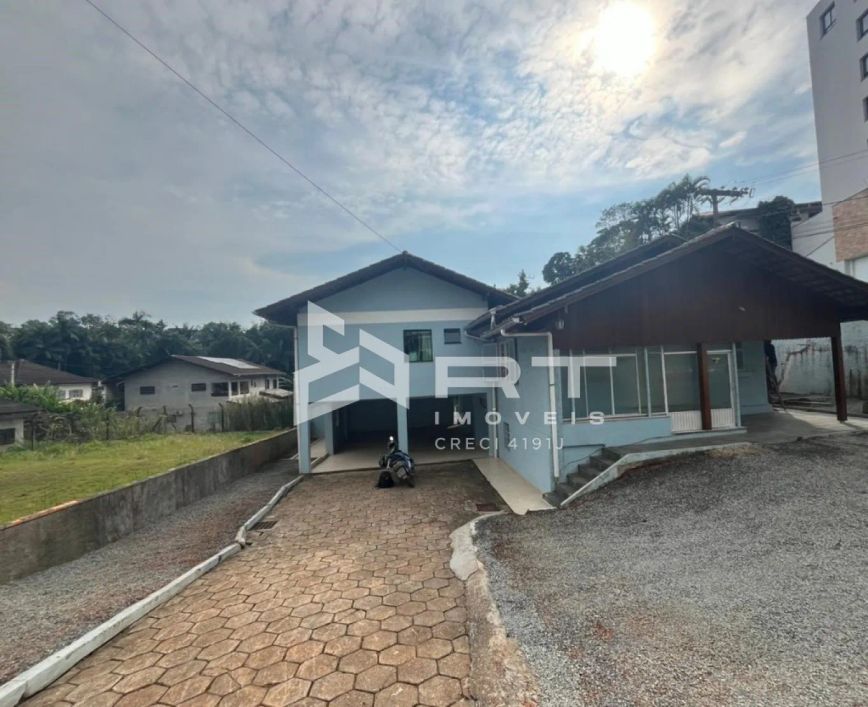 Ampla Casa Comercial