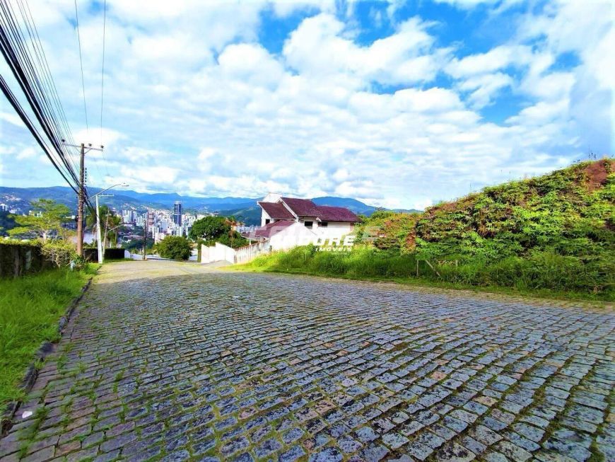 Lindo terreno, com vista maravilhosa do centro e das montanhas de Blumenau