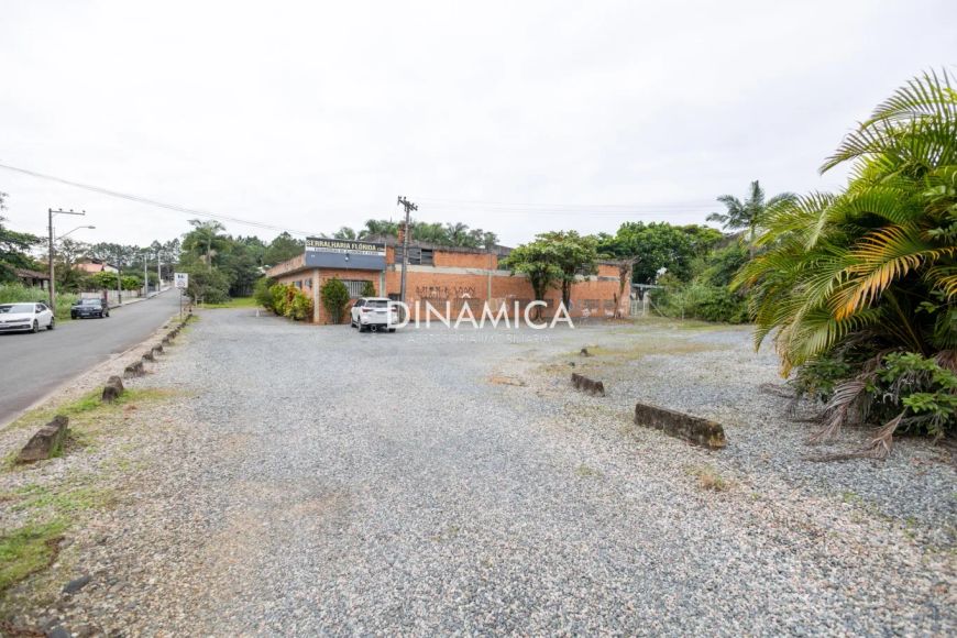 Terreno grande em ótima localização no bairro Escola Agrícola.