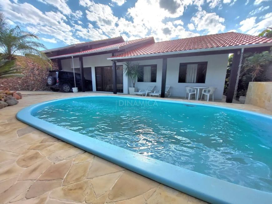 Casa térrea a venda com 3 quartos, no bairro da Velha