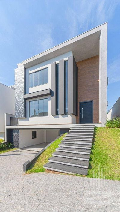 Casa à Venda em Condomínio Fechado com 4 Dormitórios e Piscina no bairro Itoupava Central em Blumena