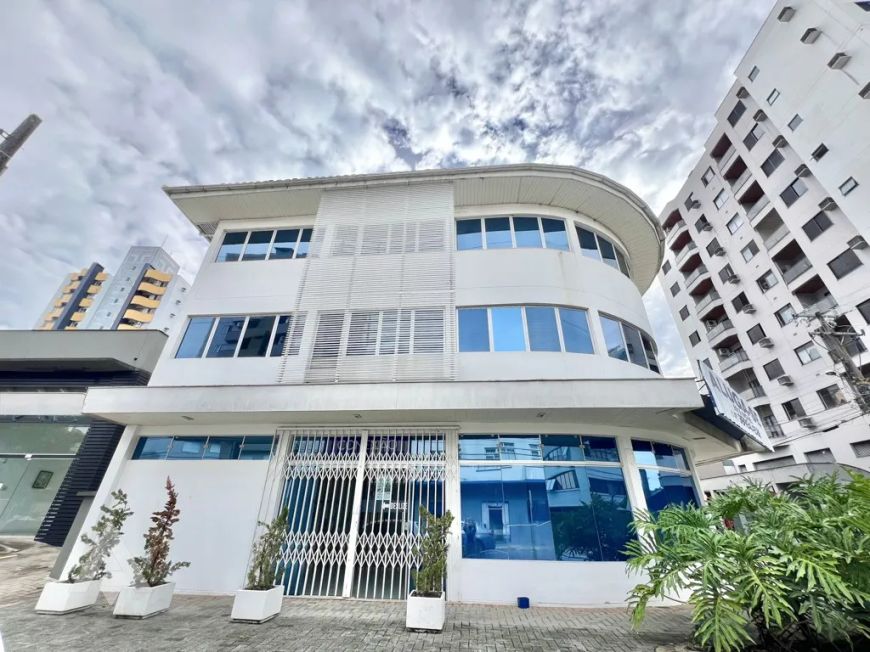 Prédio comercial para locação no bairro Vila Nova!