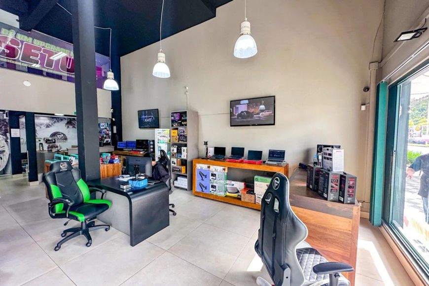 Alugo Sala Comercial, 250m² - Bairro Victor Konder