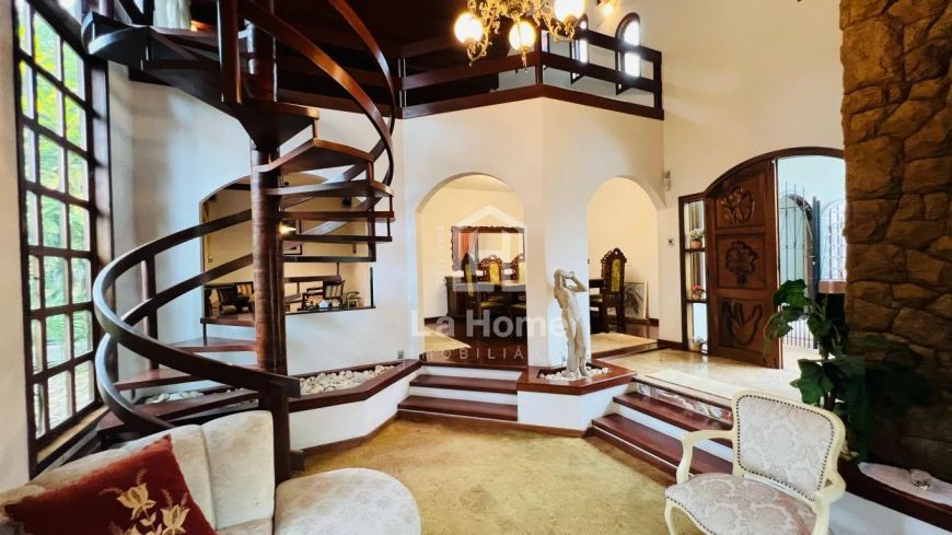 Casa Clássica com 5 quartos sendo 01 suíte Máster a venda no Bairro Fortaleza, Blumenau