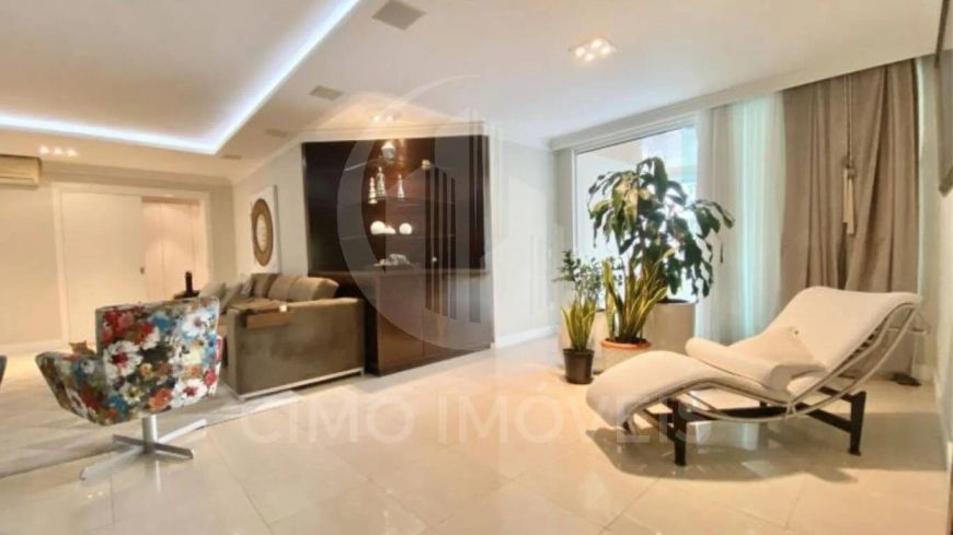 Apartamento à Venda no bairro Jardim Blumenau com 218m² de área privativa