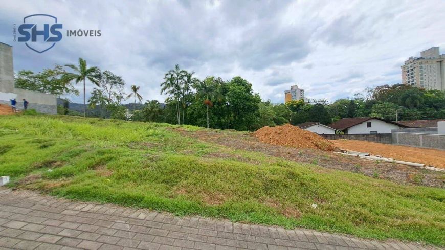 Terreno a venda em condomínio de alto padrão próximo a Vila Germânica