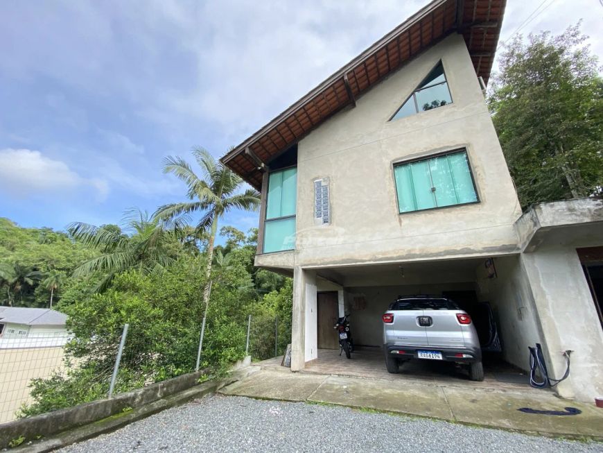 Casa à venda, com 4 dormitórios sendo 1 suíte, na Coronel Feddersen, no bairro Itoupava Seca em Blum