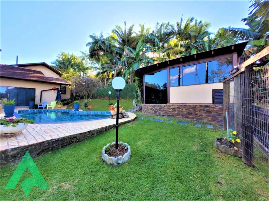 Linda casa à venda, no Bairro Salto do Norte!!