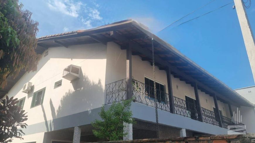 Casa com 3 dormitórios à venda, 464 m² por R$ 2.350.000,00 - Velha - Blumenau/SC