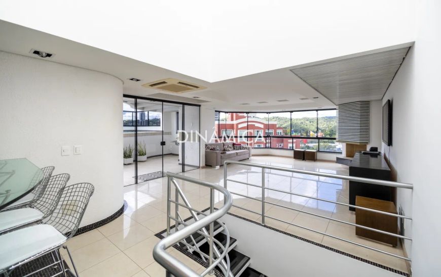 Linda cobertura duplex localizada no Jardim Blumenau,na Alameda mais charmosa de Blumenau.