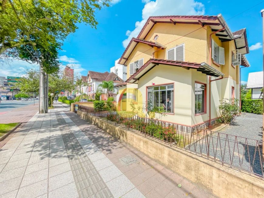Casa para locação na Alameda Rio Branco, Jardim Blumenau