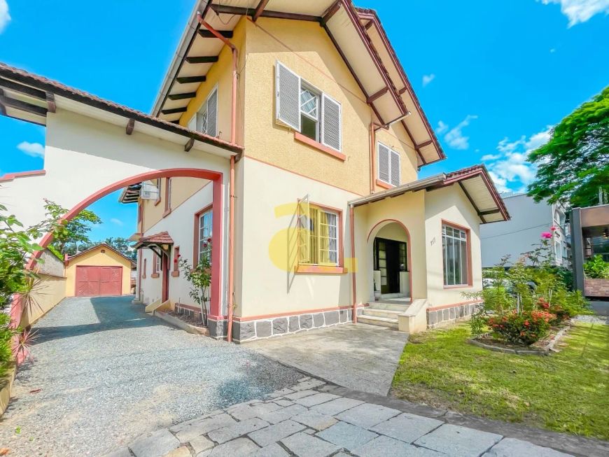 Casa para locação na Alameda Rio Branco, Jardim Blumenau