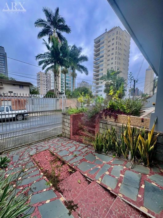 Oportunidade Única para Investidores: Potencial Construtivo no Jardim Blumenau