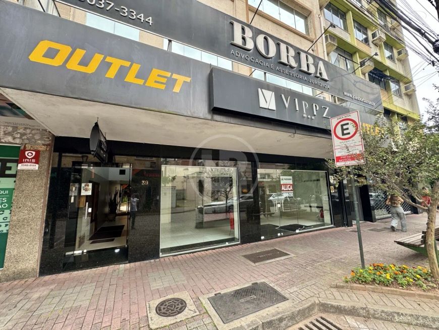 Loja Térrea com Mezanino e Vitrine, 210m² privativos, para alugar na Rua Floriano Peixoto, Blumenau/