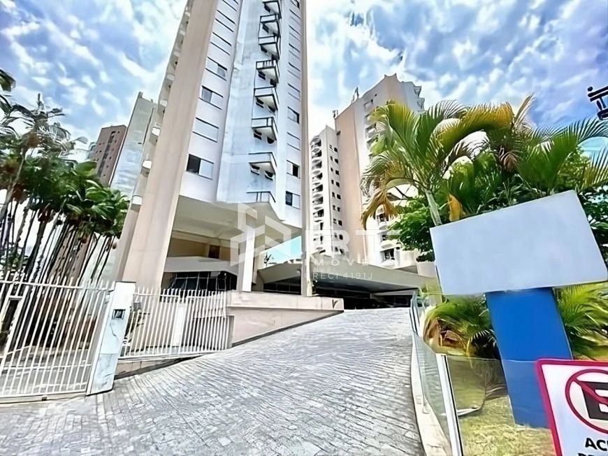 Excelente cobertura duplex próxima ao centro