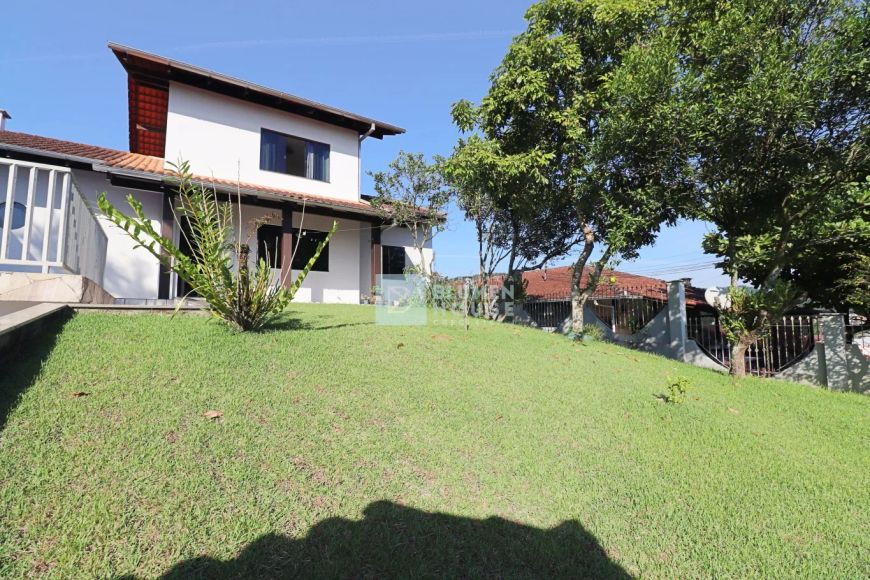 Ampla casa no bairro Fortaleza!