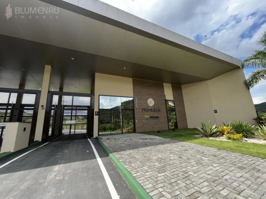 Lote em condomínio fechado no bairro Ponta Aguda