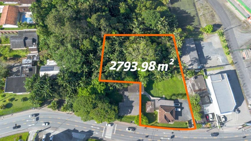 Amplo Terreno à Venda com 2793m² no bairro Água Verde em Blumenau