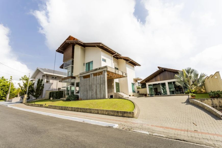 Casa alto padrão, em condominio fechado, semi mobiliada, á venda em Blumenau, no bairro Itoupava Cen