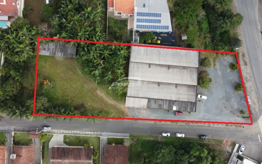 Terreno Plano, Escriturado no Bairro escola Agrícola, com área total de 4075m2, sendo 39m x 105m em