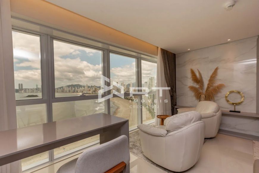 Apartamento a venda em Balneário Camboriú com 3 suítes (1 master com banheira)!