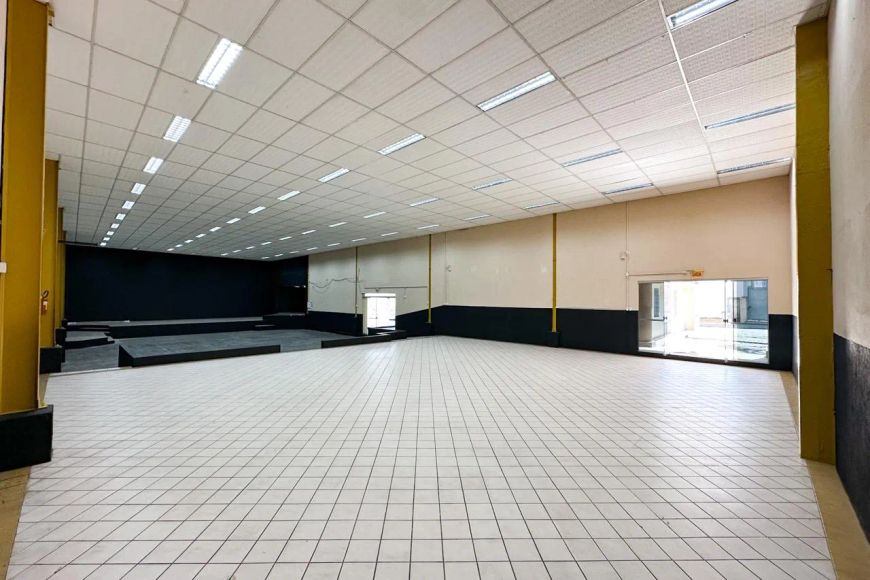 Aluga-se Galpão com 1.820m² Bairro Victor Konder - Blumenau