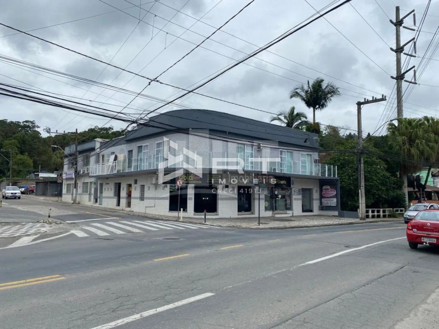 Prédio Comercial no Bairro Velha!