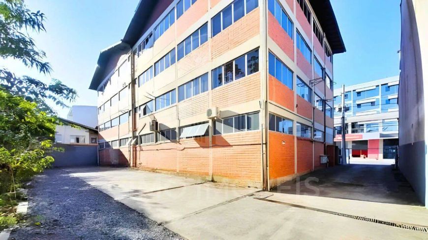 Sala Comercial e Escritório em Blumenau no Bairro Itoupava Norte - 1425 m²