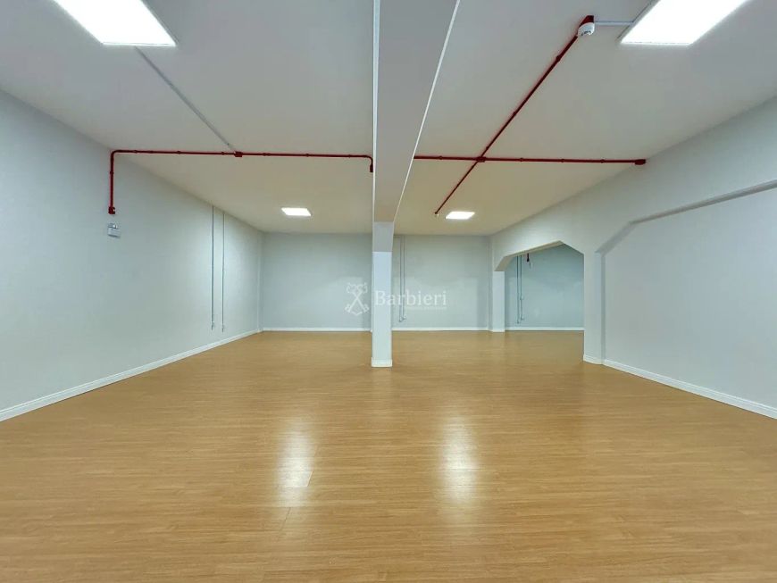 Sala Comercial com 350m² sendo o andar todo no bairro Centro em Blumenau/SC