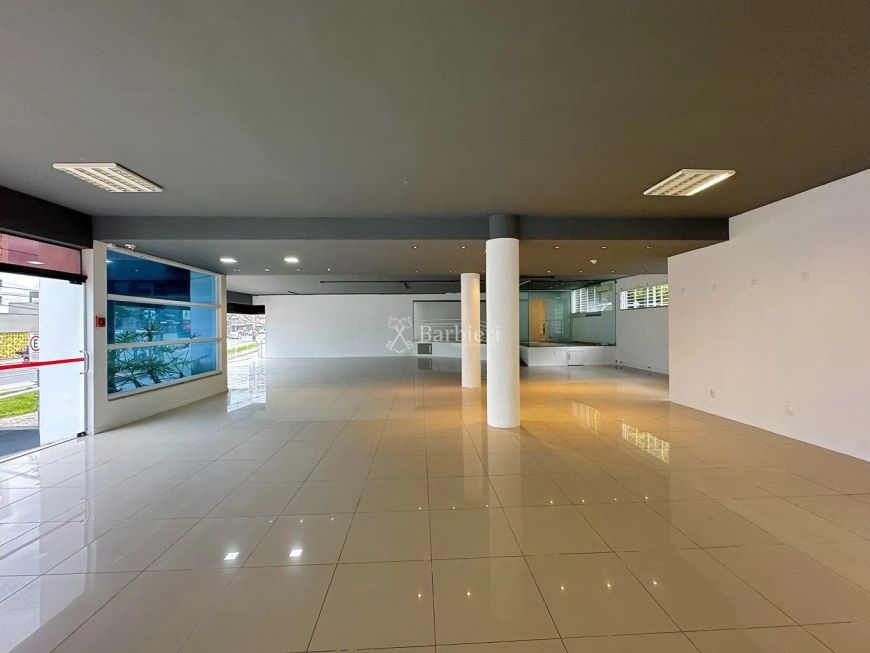 Loja Comercial com 340m², linda vitrine frontal evescritórios no bairro Victor Konder em Blumenau