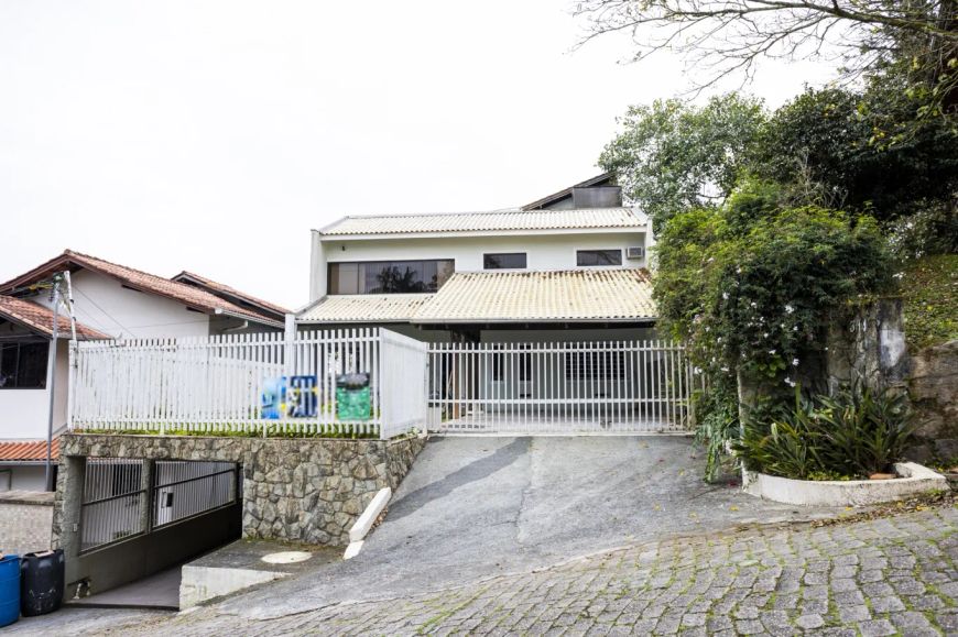 A casa dos seus sonhos e ainda com possibilidade de renda extra!