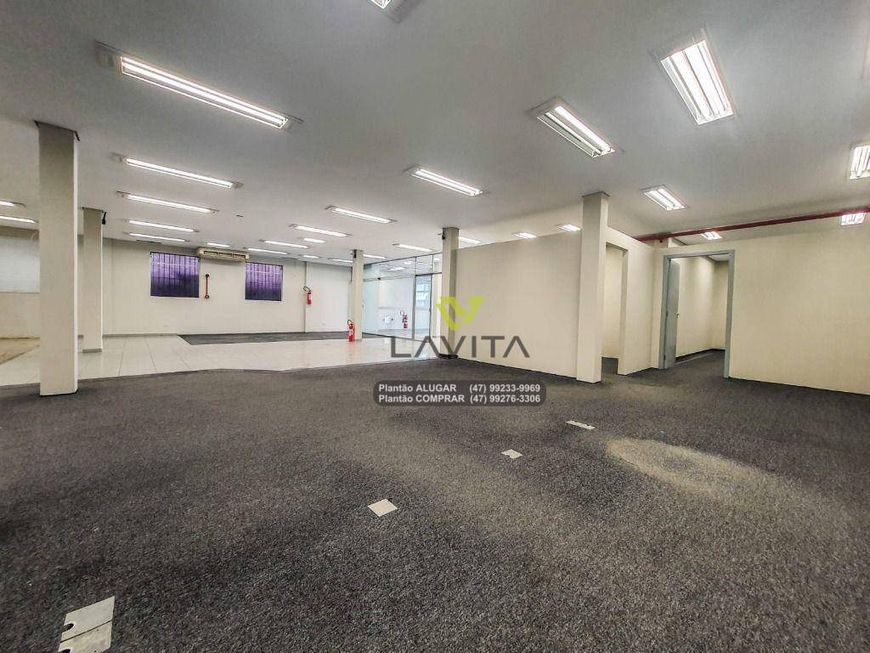 Ampla loja comercial em ponto estratégico na cidade de Blumenau. Grande fluxo de veículos e pedestre
