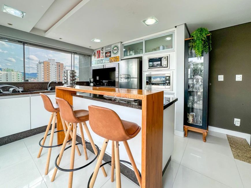 Cobertura duplex com 2 suítes e 142 m² no bairro Victor Konder em Blumenau/SC.