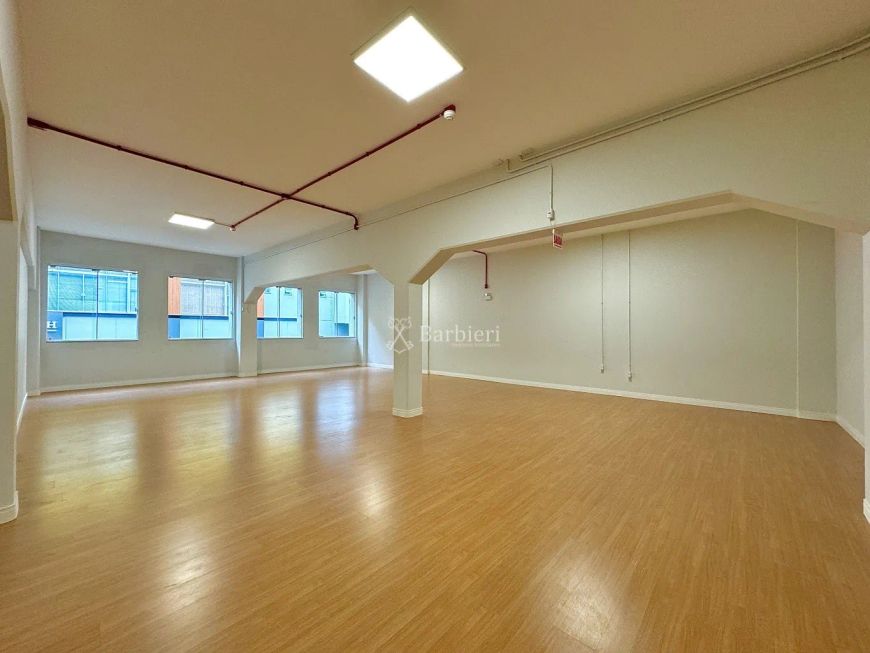 Sala Comercial com 350m² sendo o andar todo no bairro Centro em Blumenau/SC
