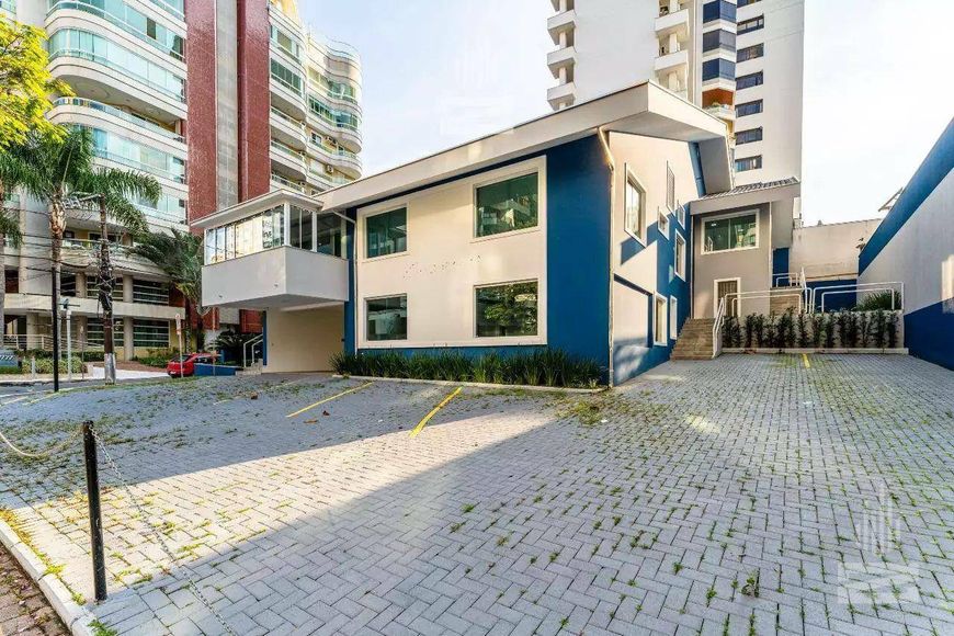 Casa comercial e bem localizada para locação no bairro Jardim Blumenau