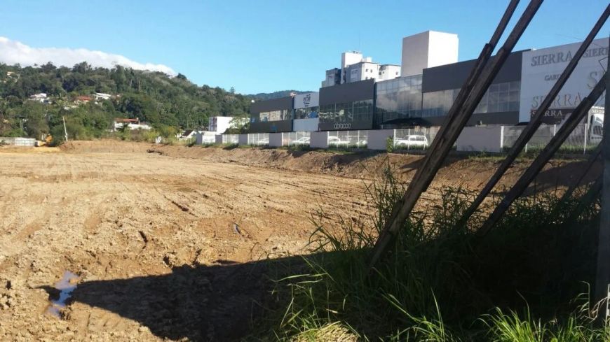 Terreno próximo Frente corredor de serviço, em Blumenau, para fins comerciais ou Residencial multifa