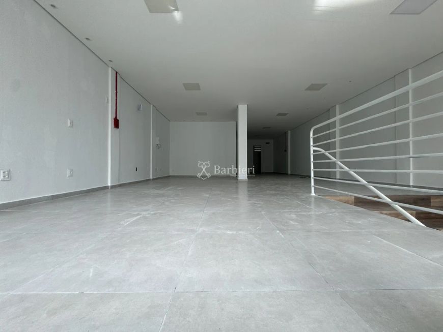 Loja comercial com vitrine e 150,00 m², no bairro Victor Konder em Blumenau//SC