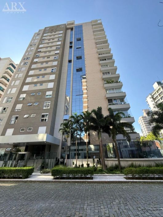 Apartamento de Alto Padrão Mobiliado à Venda na Ponta Aguda.